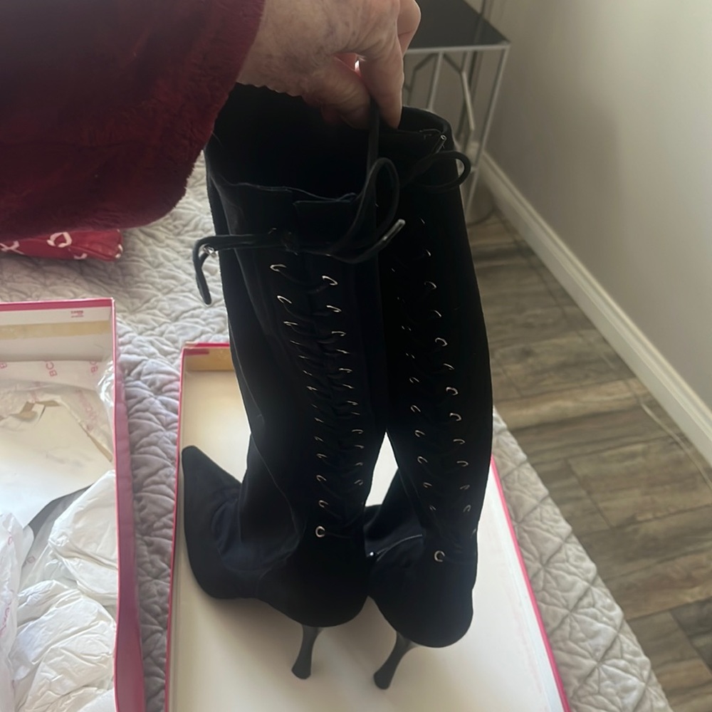 BCBG girls black boots worn twice in box size 11 with medium